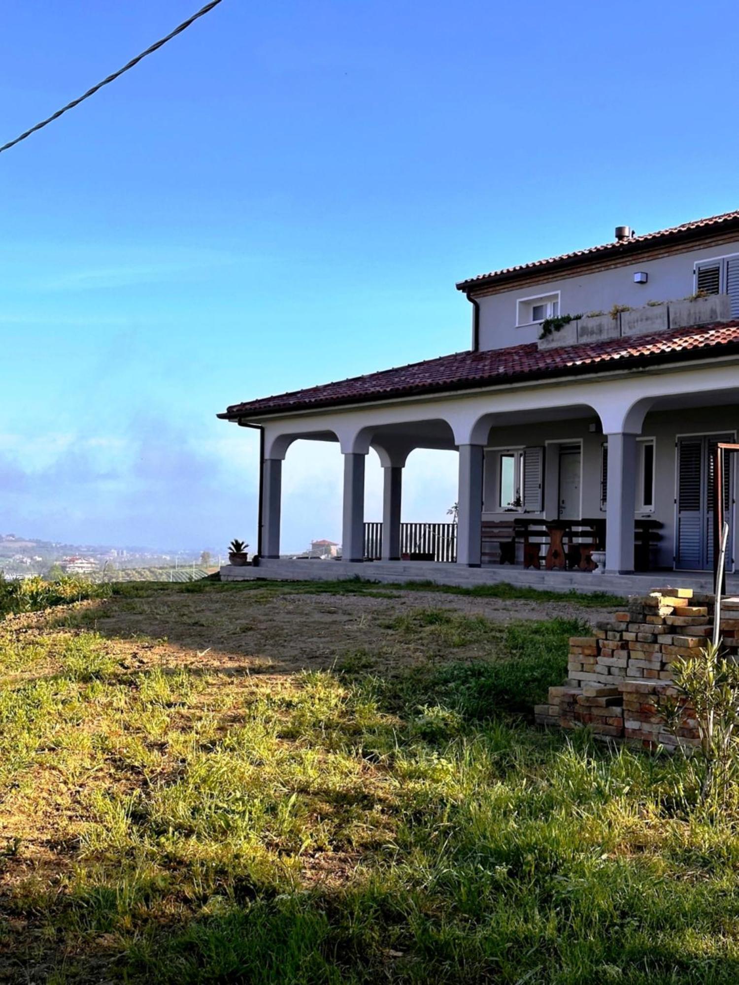 Bed and Breakfast La Sosta Di Guido A Tavullia Exterior foto