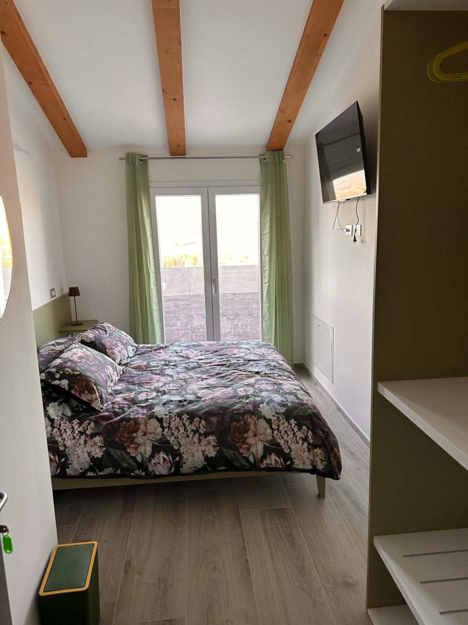 Bed and Breakfast La Sosta Di Guido A Tavullia Exterior foto